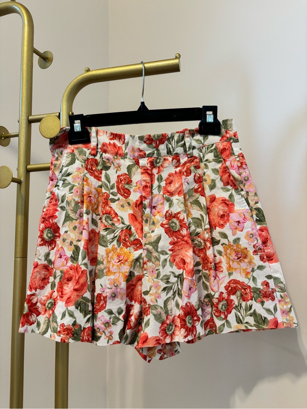 Mango Floral Button-Back Top in Cream with Coral & Green Blooms